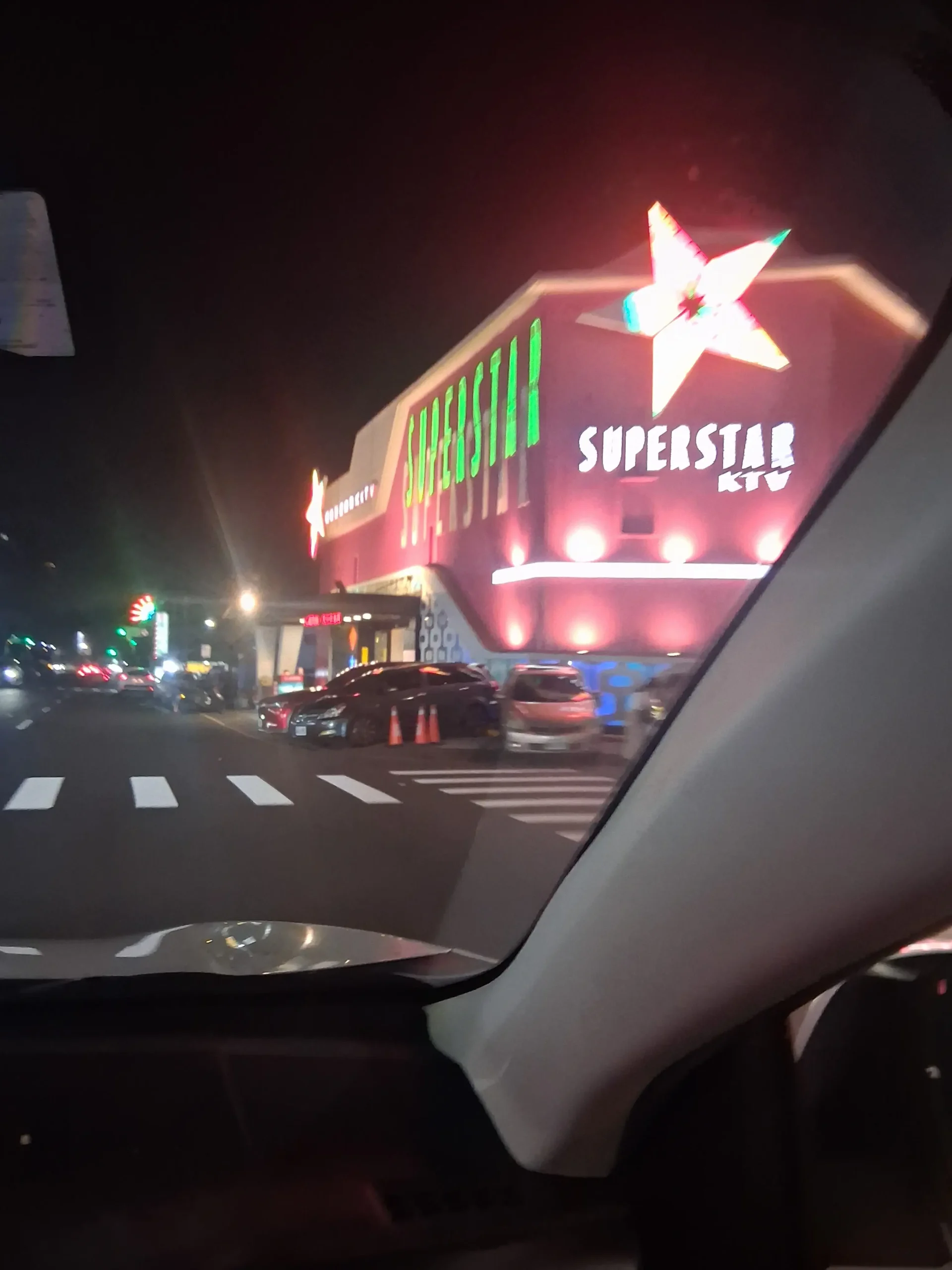 超級巨星KTV(公園店) 店面圖片